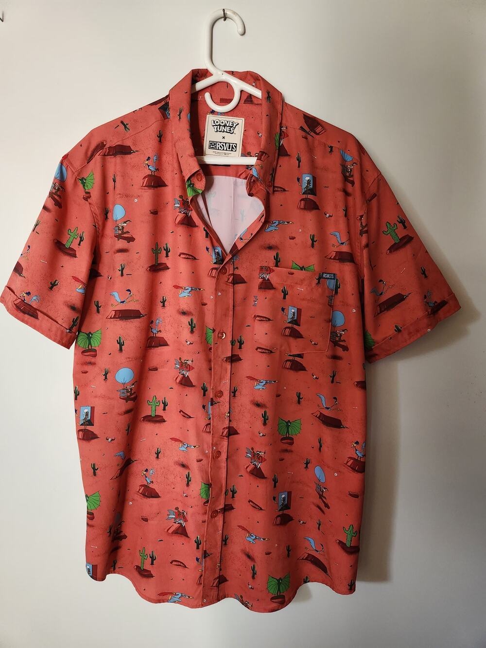 RSVLTS Shirt XL Looney Tunes Short Sleeve Canyon Chase Roadrunner Coyote NWT